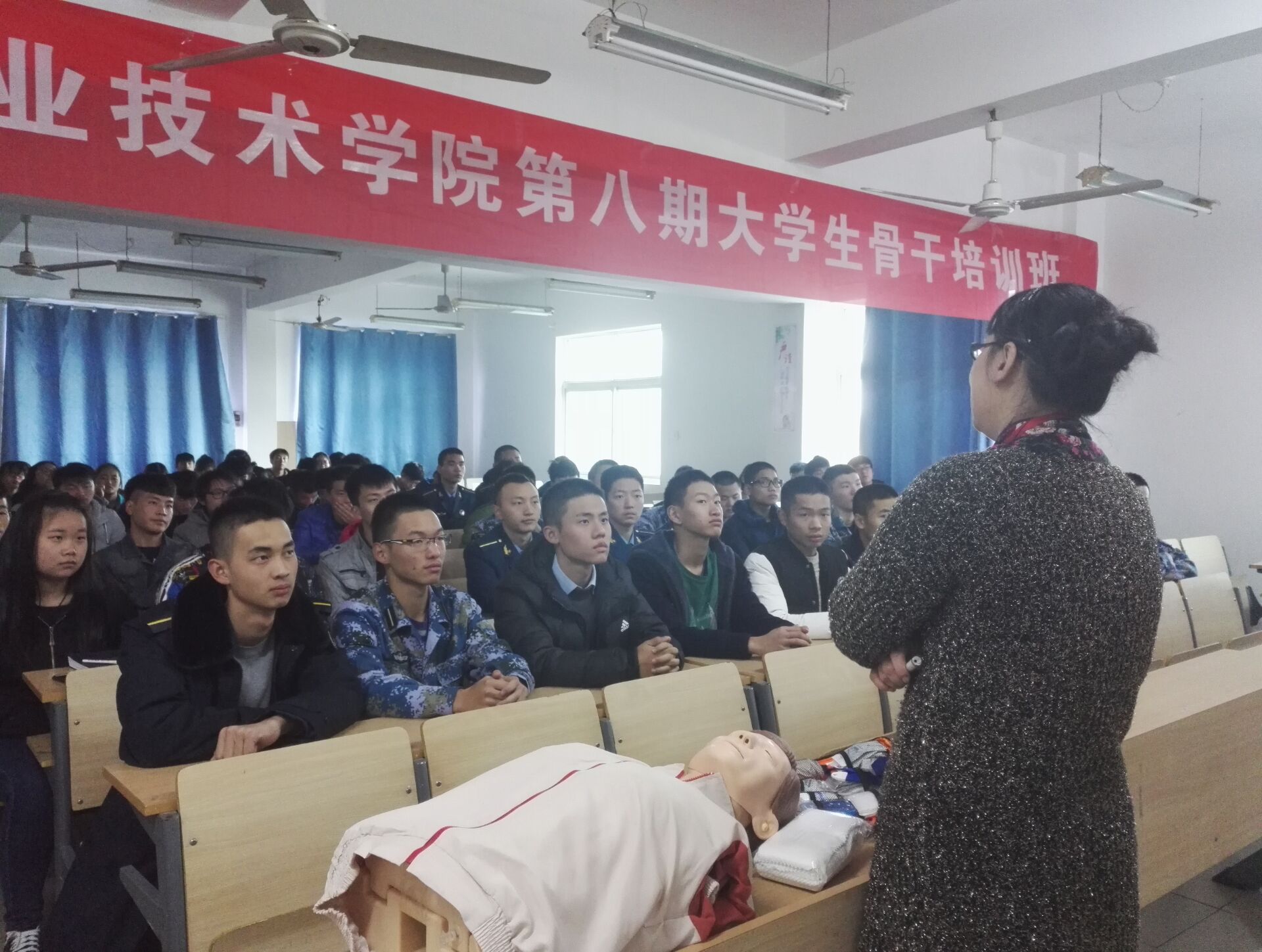 1480470365977877.jpg 988D4518A9F7724A6634BB9FB7E5F82E.jpg