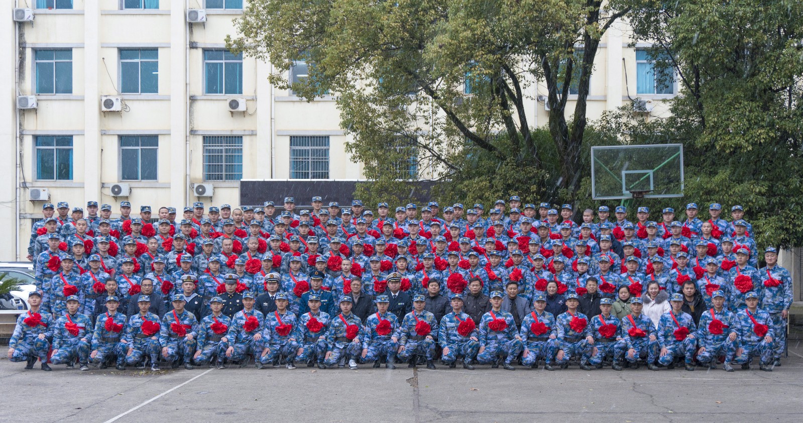 1546261596910045.jpg 欢送.jpg