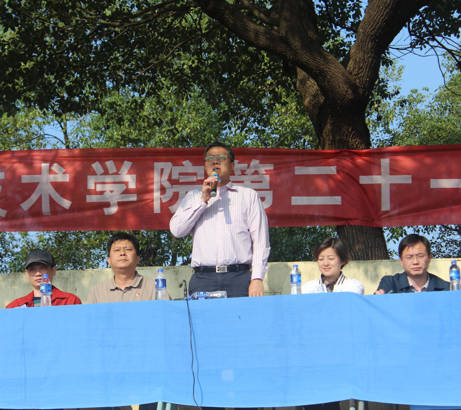 1540695225956567.jpg 7校长.jpg