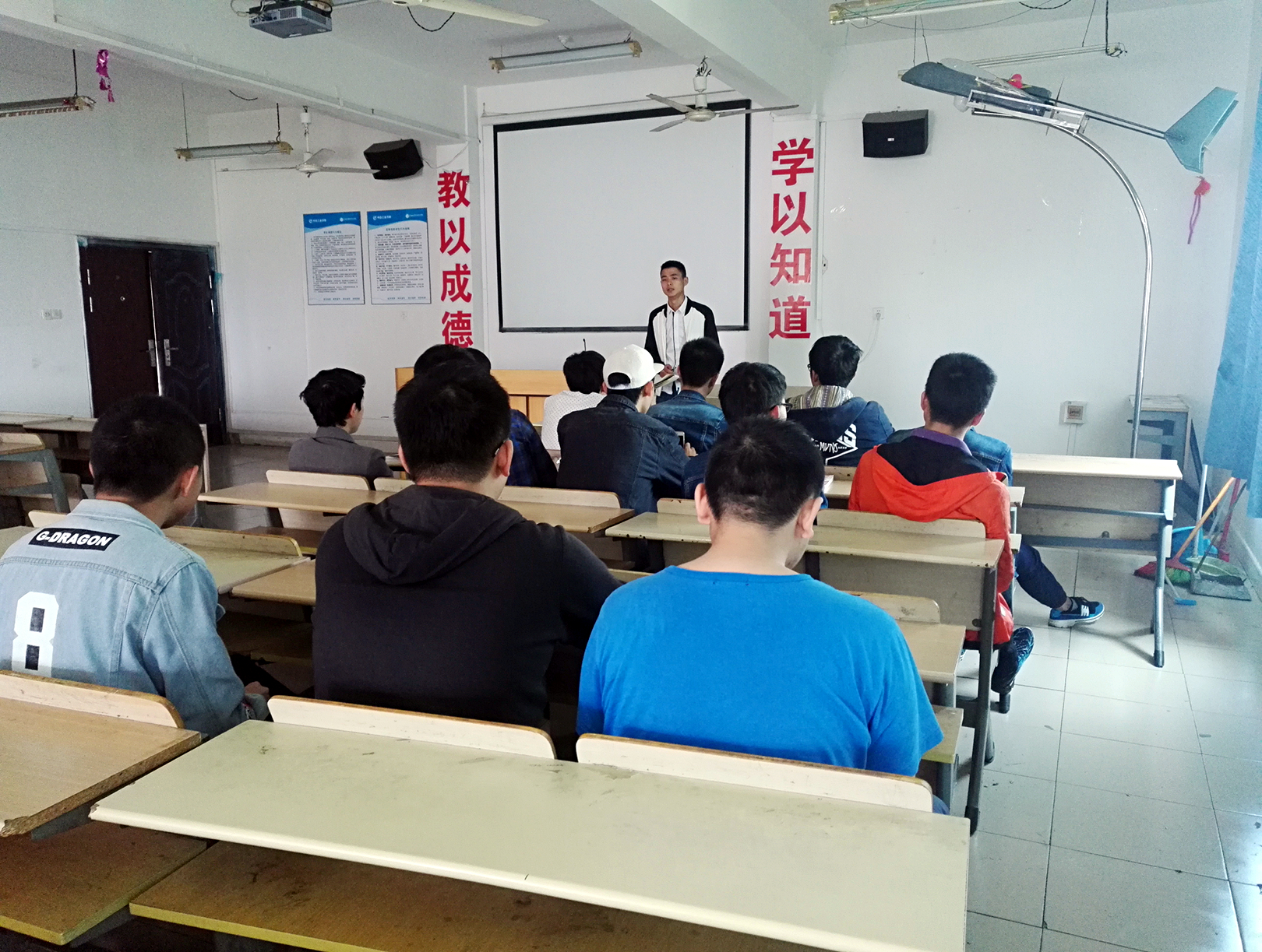 1492179557237621.jpg B2565B70F54736A51703981935BA69E3.jpg