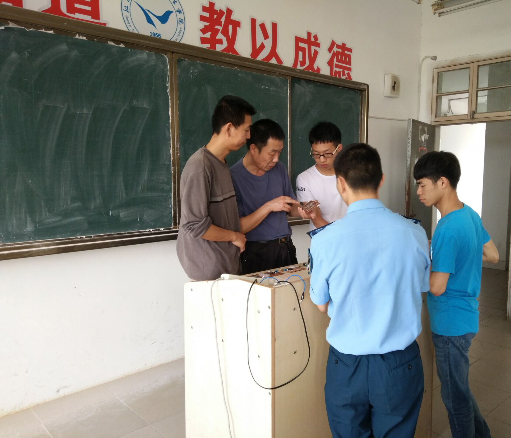 1494943885227466.jpg -6600135325f4823.jpg