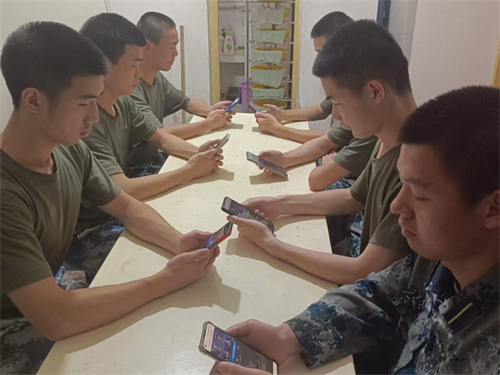 1653466244913562.jpg 211132班303寝室 - 副本 (2).jpg